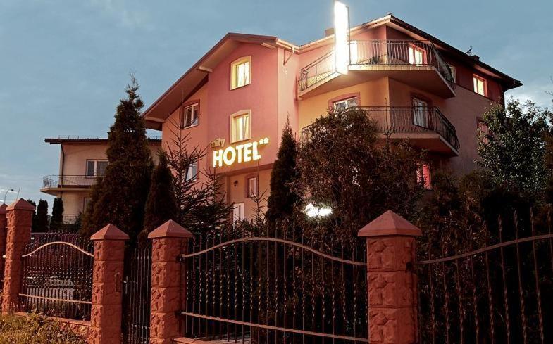 Hotel Mily Krosno Luaran gambar